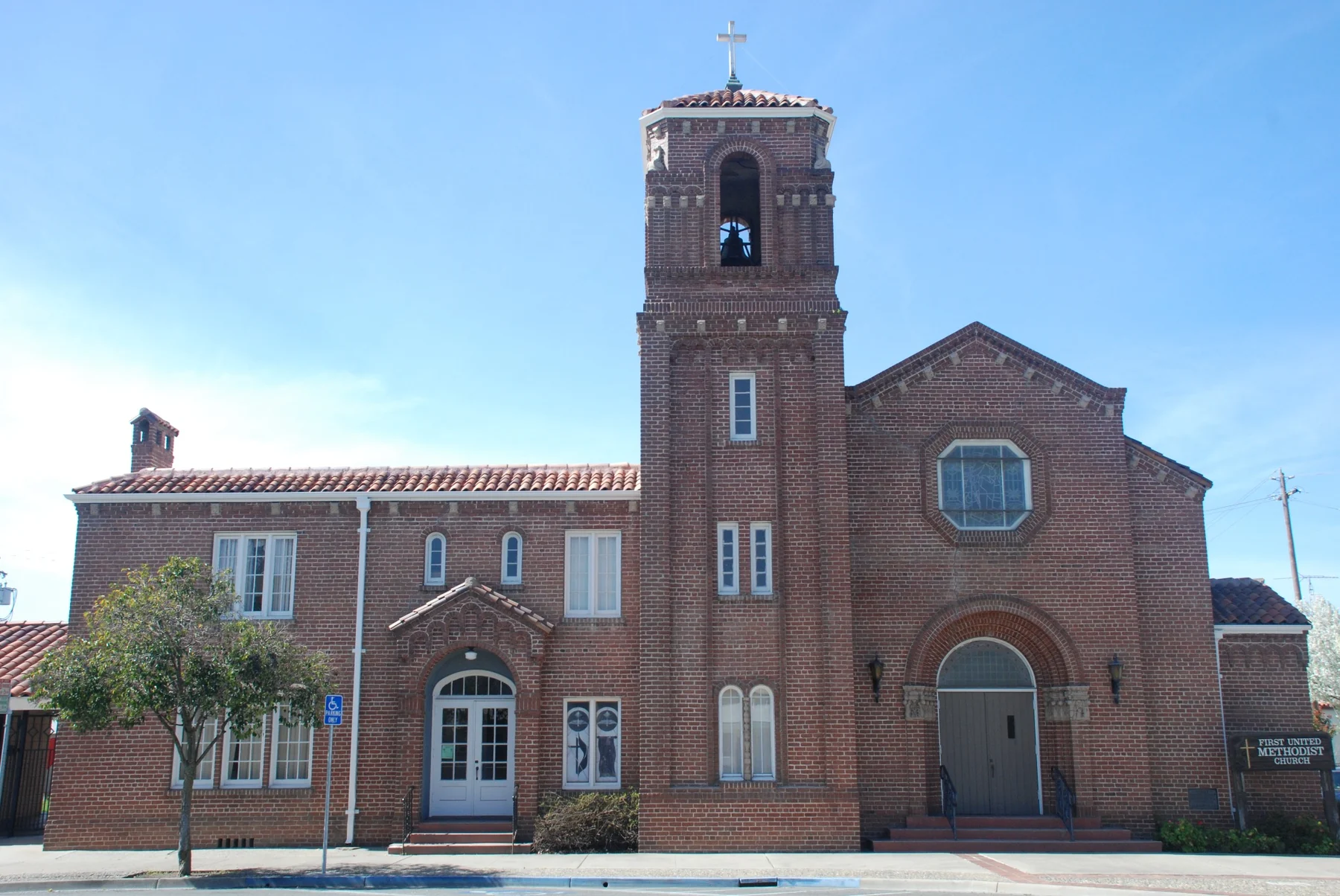 Straight-on view of Marysville First United Methodist Church in 2007