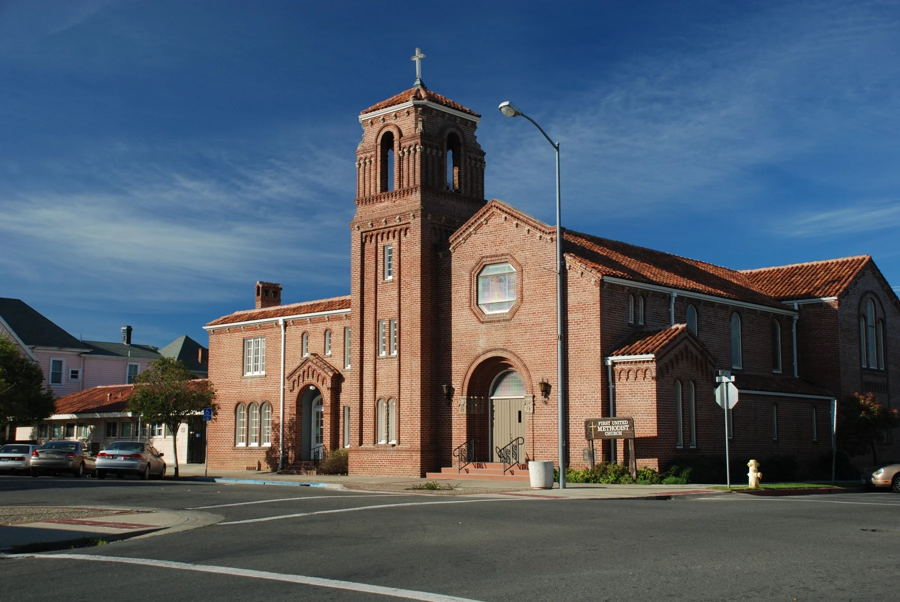 Wide street view of Marysville First United Methodist Church in 2007
